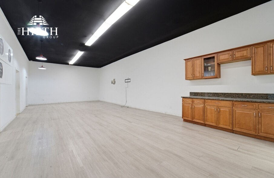 More Photos Of 1612-1616 N Cahuenga Blvd, Hollywood Restaurant For Sale