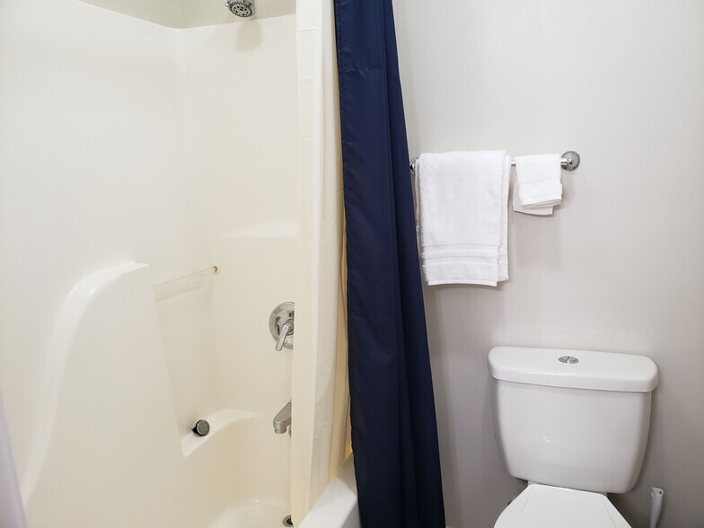 More Photos Of 40 Jamestown Ct, Crossville Multifamily For Sale