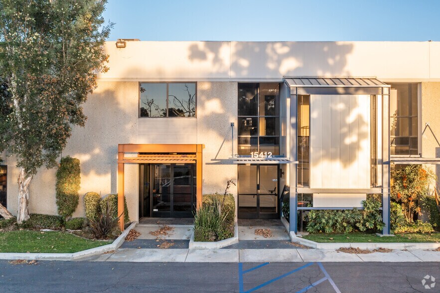 Primary Photo Of 15402-15432 Electronic Ln, Huntington Beach Flex For Sale