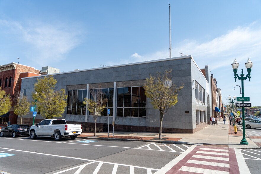 More Photos Of 115 Genesee St, Auburn Bank For Lease