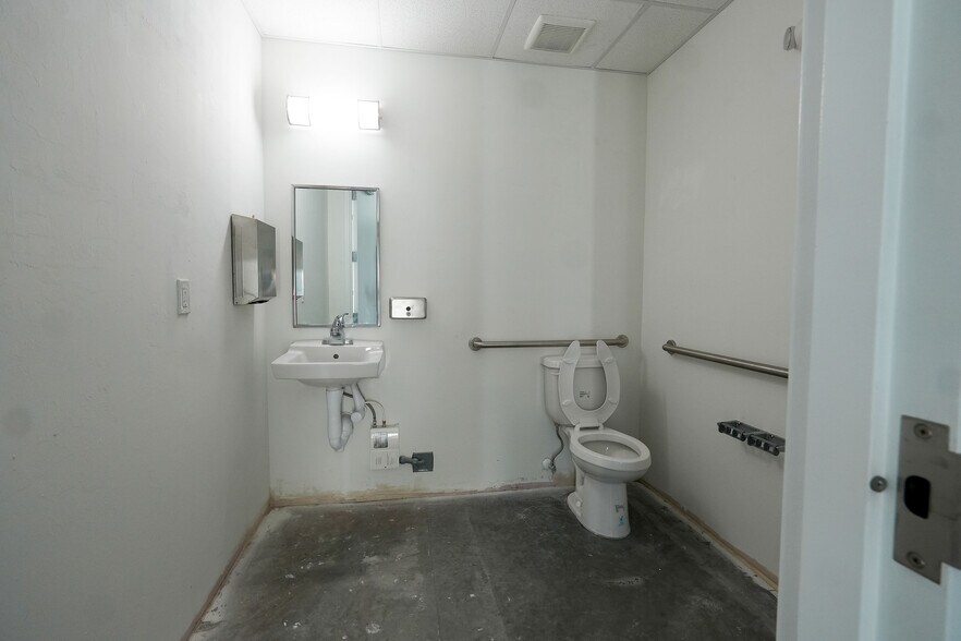 More Photos Of 8156 Alico Rd, Fort Myers Freestanding For Lease