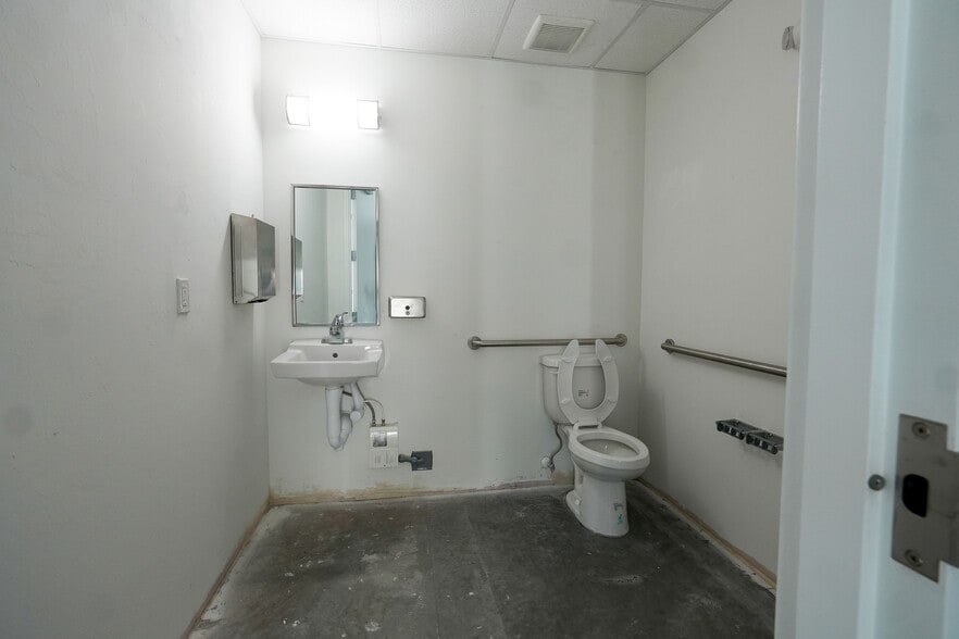 More Photos Of 8156 Alico Rd, Fort Myers Freestanding For Lease
