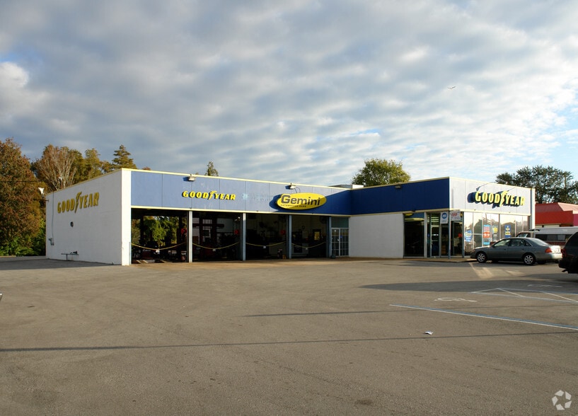 Primary Photo Of 2575 W Colonial Dr, Orlando Auto Repair For Sale
