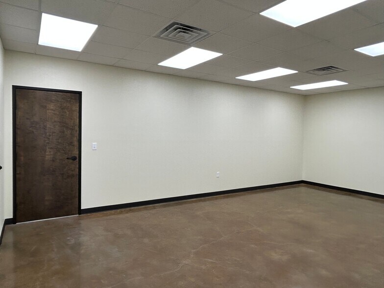 More Photos Of 2212 Saw Gin Road, Pecos Showroom For Lease