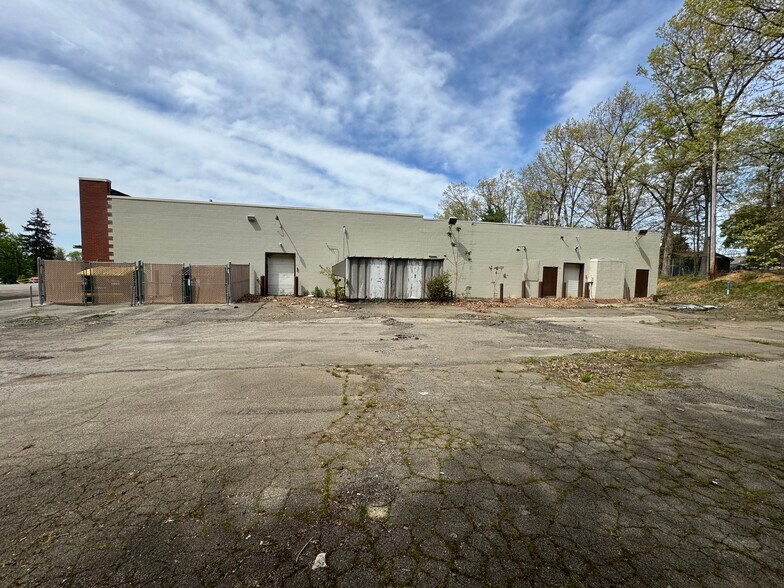 More Photos Of 809-811 Grandview Rd, Oil City Freestanding For Lease