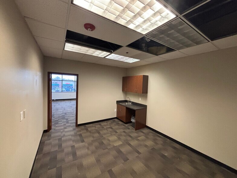 More Photos Of 18801 E Mainstreet, Parker Medical For Sale