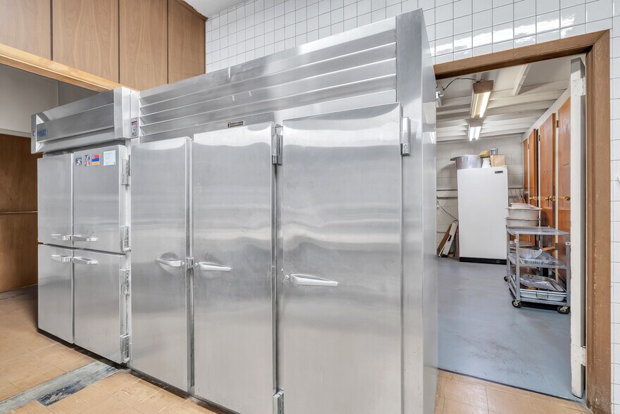 More Photos Of 2610 Bergenline Ave, Union City Health Club For Lease