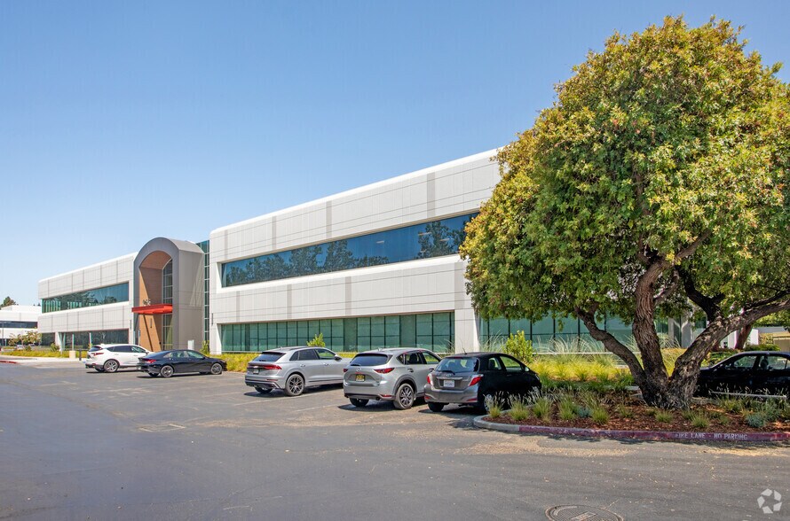 More Photos Of 945 Stewart Dr, Sunnyvale Light Distribution For Lease