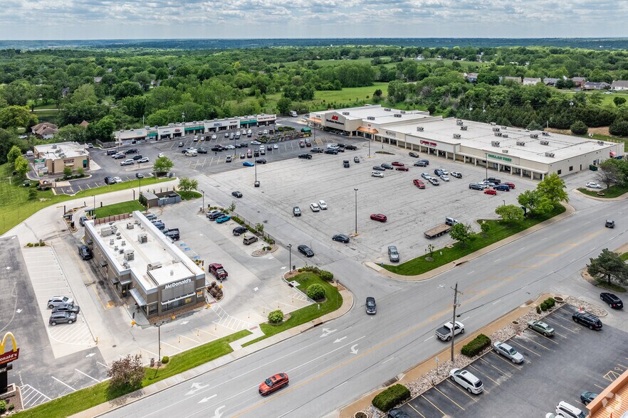 More Photos Of 612-620 S 130th St, Bonner Springs Storefront For Sale