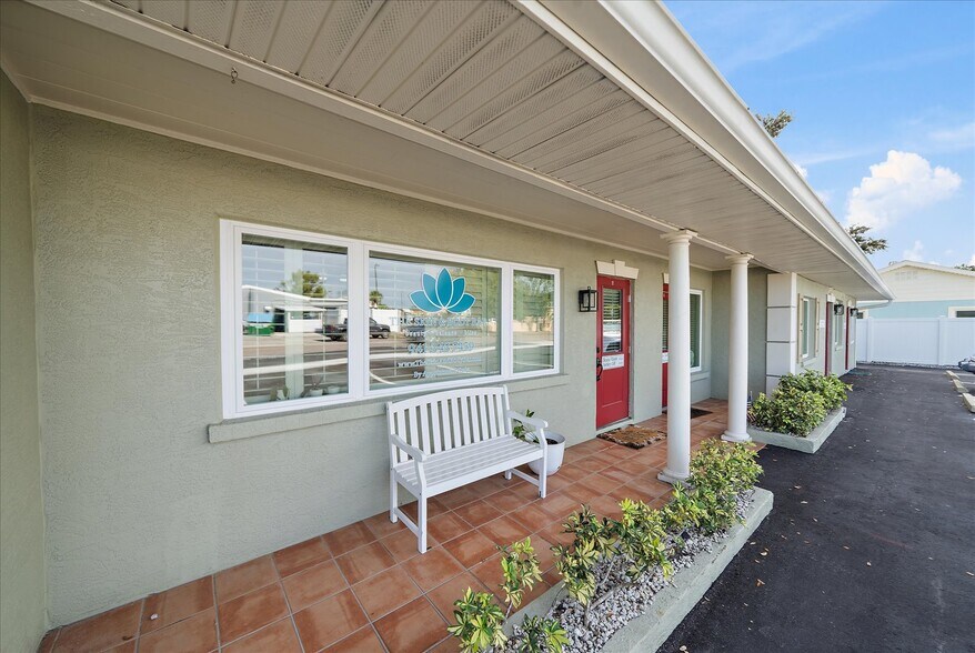 More Photos Of 3932 Swift Rd, Sarasota Office For Sale