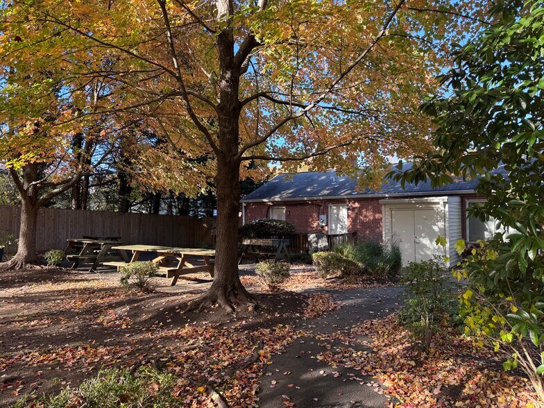 More Photos Of 7217 Poplar St, Annandale Office Residential For Sale