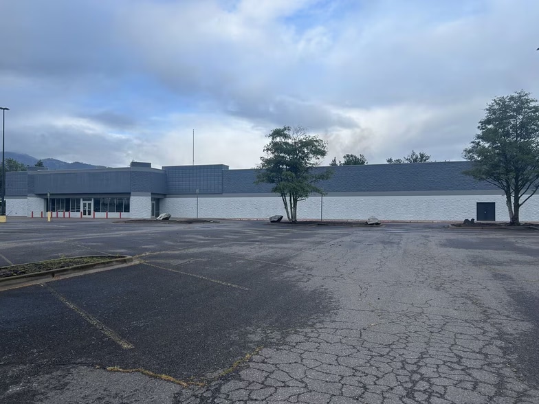 Primary Photo Of 300 W Valley View Rd, Talent Industrial For Lease