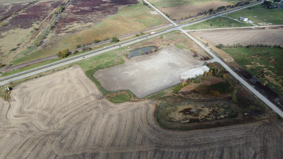 More Photos Of 7201 N 98th St, Lincoln Land For Sale
