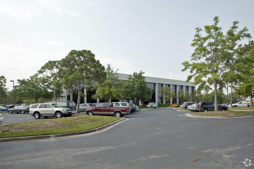 More Photos Of 877 Executive Center Dr W, Saint Petersburg Office For Lease