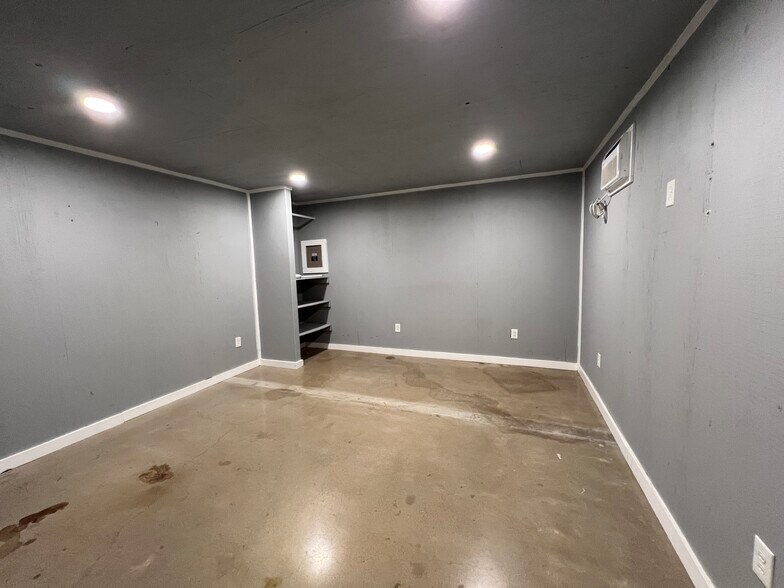 More Photos Of 408 E 2nd St, Taylor Warehouse For Lease