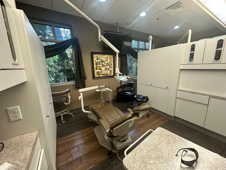 More Photos Of 342 N Main St, Alpharetta Office For Lease