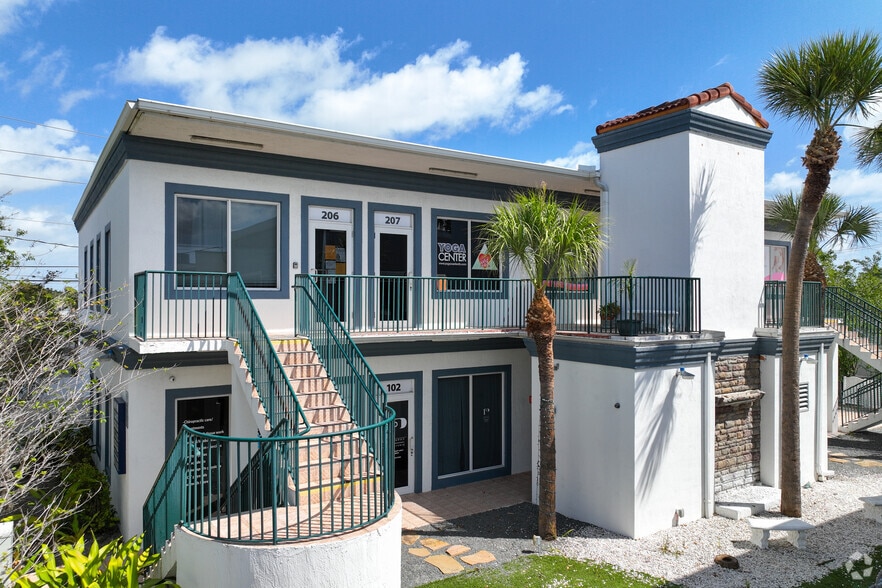 Primary Photo Of 811 SE 8th Ave, Deerfield Beach Office For Lease