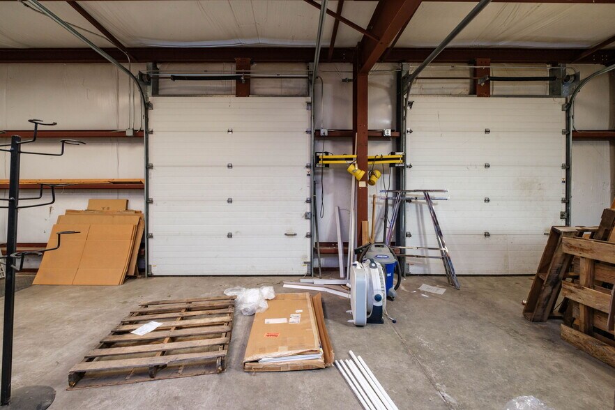 More Photos Of 115 Miller St, Broadway Industrial For Lease