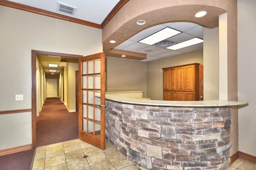 More Photos Of 4404-4416 W Houston St, Broken Arrow Medical For Sale