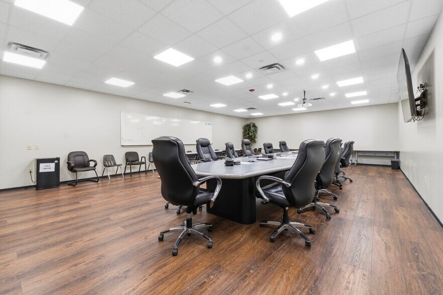 More Photos Of 911 Regional Park Dr, Houston Office For Sale