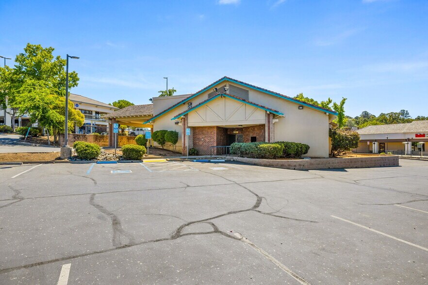 More Photos Of 3970 Missouri Flat Rd, Placerville Bank For Lease