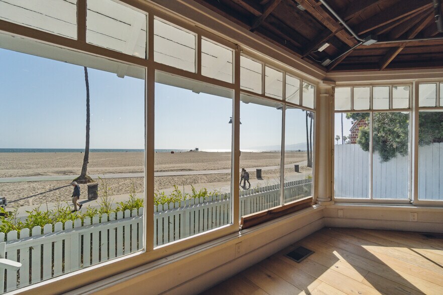 More Photos Of 523 Ocean Front Walk, Venice Storefront Retail Office For Lease