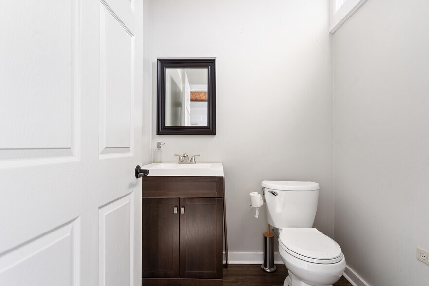 More Photos Of 13 Park Ave, Hadley Restaurant For Sale