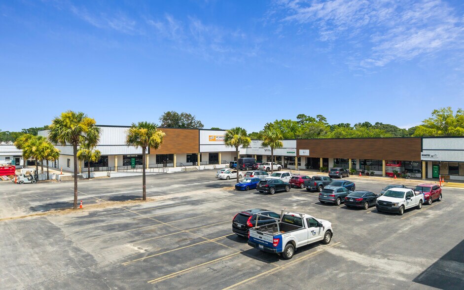 Primary Photo Of 1035 Johnnie Dodds Blvd, Mt Pleasant Unknown For Lease