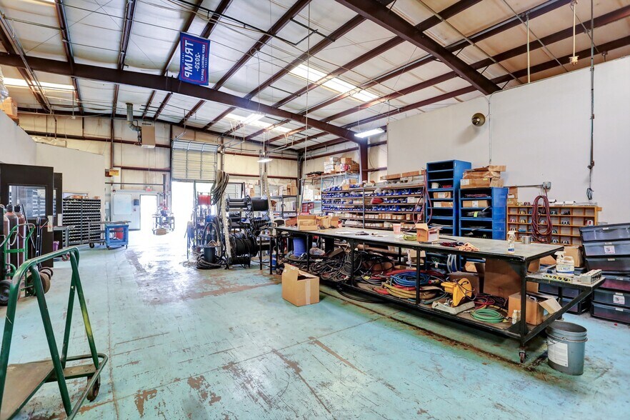 More Photos Of 3325 Millbranch Rd, Memphis Warehouse For Sale