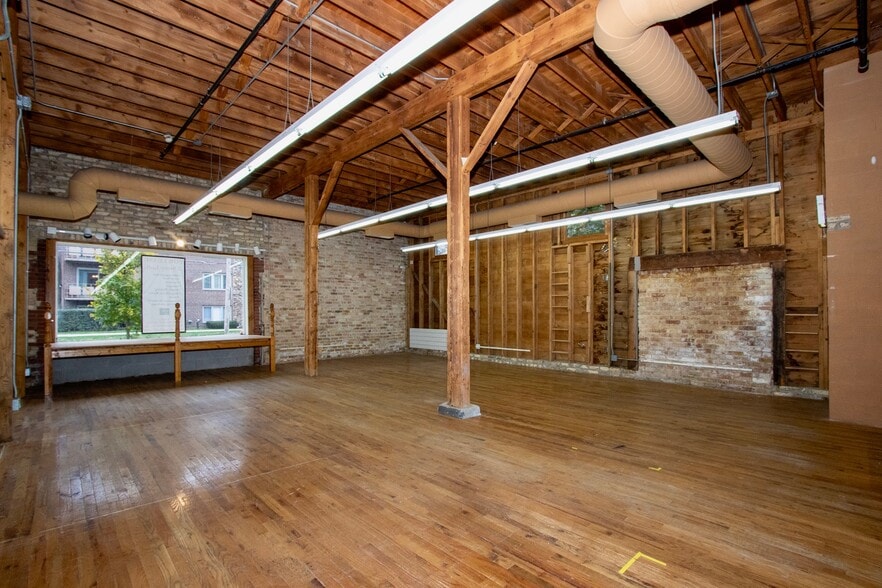 More Photos Of 414 Ridge Rd, Wilmette General Retail For Lease