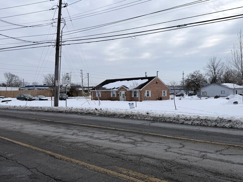 More Photos Of 4803 W 71st St, Indianapolis Medical For Sale