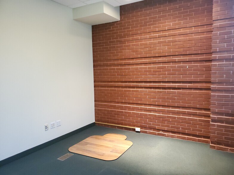 More Photos Of 263 Glenville Rd, Greenwich Storefront Retail Office For Lease