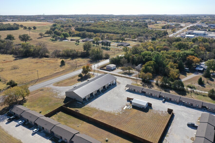 More Photos Of 615 FM 371, Gainesville Showroom For Lease