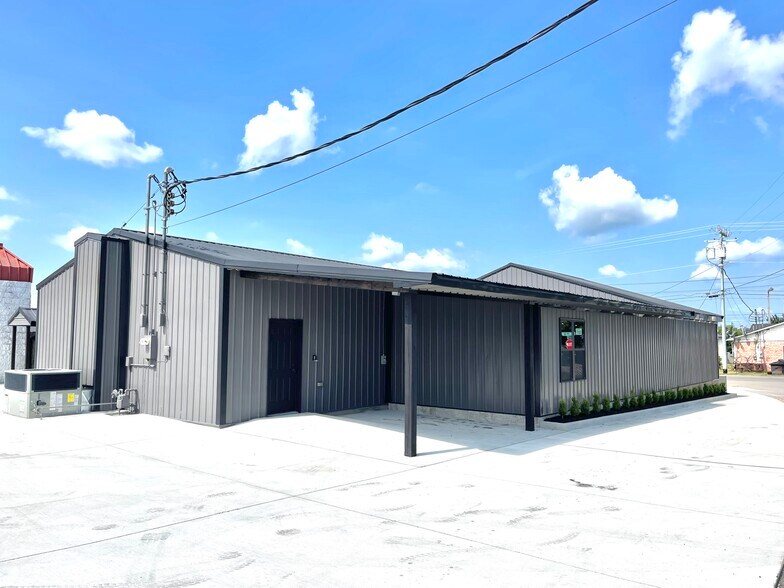 Primary Photo Of 341 Darnell Mealer Rd, Lewisburg Showroom For Lease