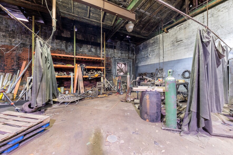 More Photos Of 164 Eyster Rd, Halltown Manufacturing For Sale