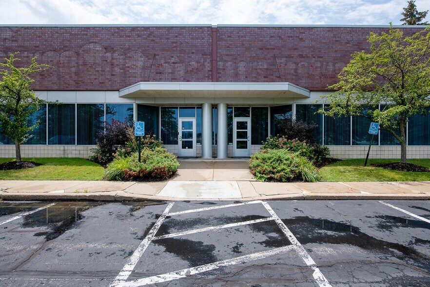 More Photos Of 8020 Tyler Blvd, Mentor Flex For Lease