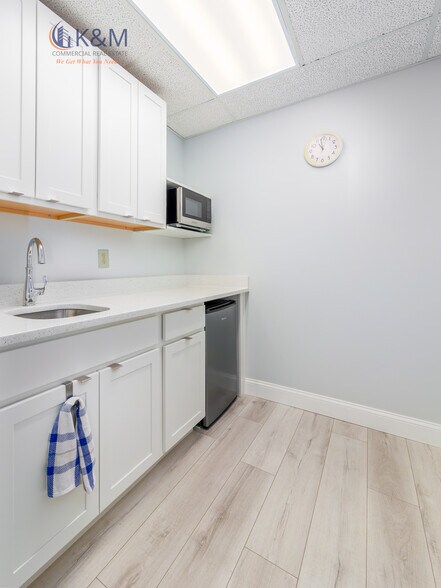 More Photos Of 9693-9697 Main St, Fairfax Medical For Sale