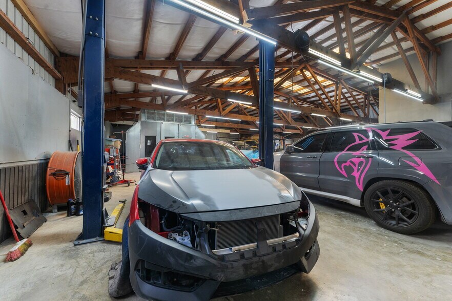 More Photos Of 109 N Falkenburg Rd, Tampa Manufacturing For Sale