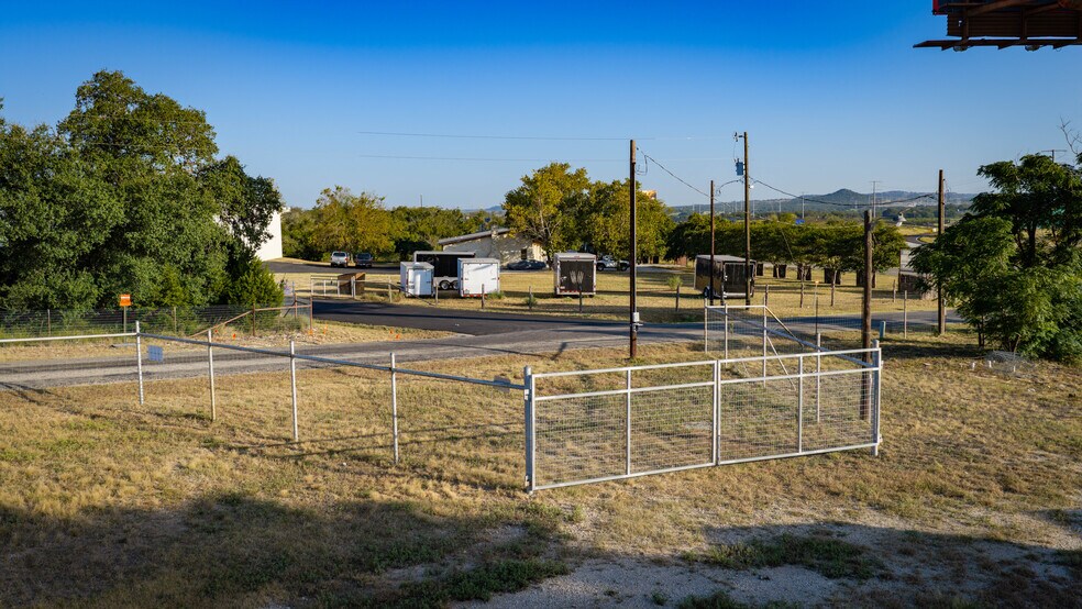 More Photos Of 3 Holiday Rd, Comfort Land For Lease