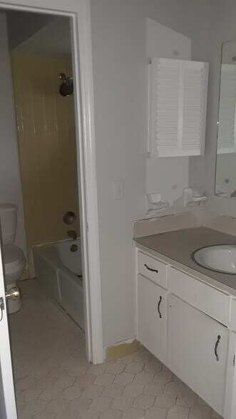 More Photos Of 323 S King Ave, Pine Mountain Apartments For Sale