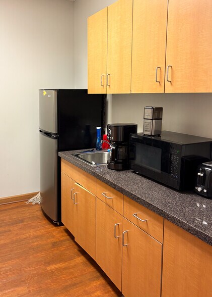 More Photos Of 2435 Lynn Rd, Raleigh Office For Sale