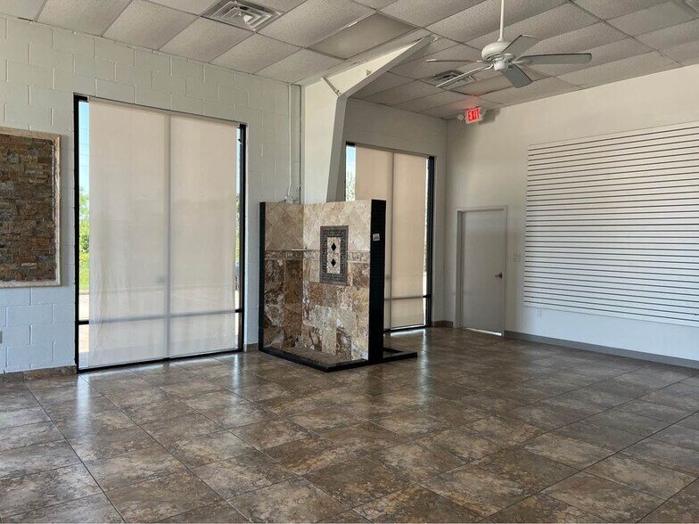 More Photos Of 13939 Westheimer Rd, Houston Flex For Sale