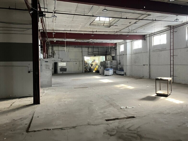 More Photos Of 27-21 51st Ave, Long Island City Warehouse For Lease