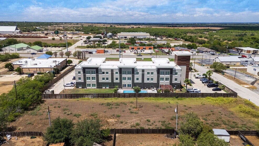 More Photos Of 110 Bmt Dr, Jourdanton Hotel For Sale