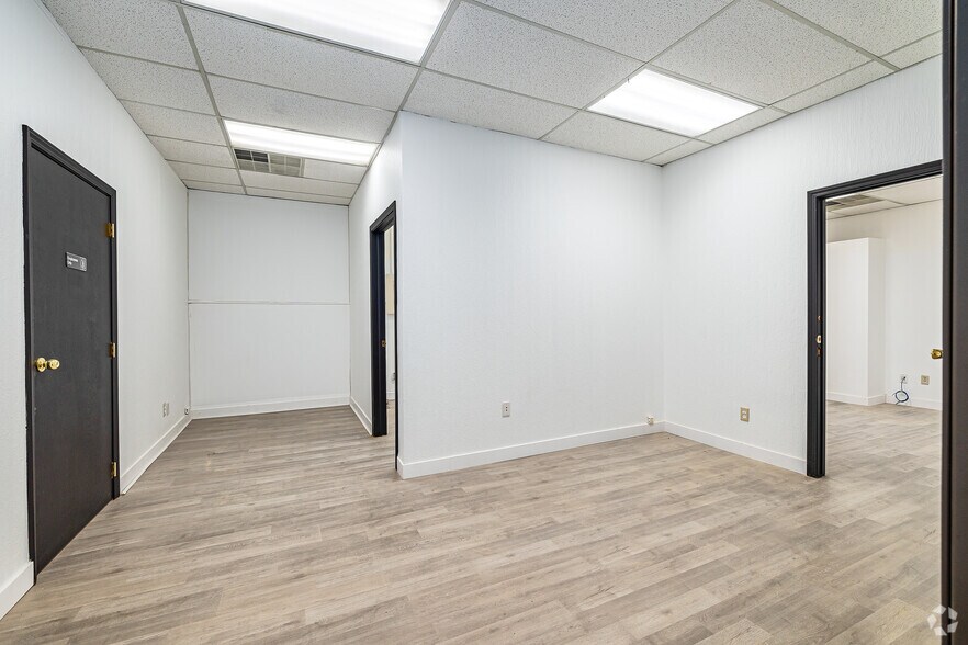 More Photos Of 504 Main St, Belleville Storefront Retail Office For Lease