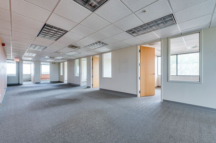 More Photos Of 10400 W Higgins Rd, Rosemont Office For Lease