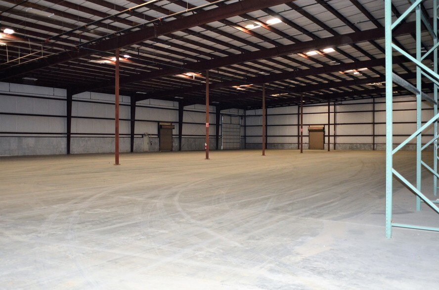 More Photos Of 16517 Bull Church Rd, Woodford Warehouse For Lease