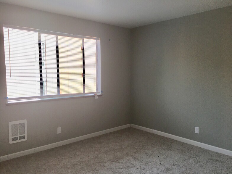 More Photos Of 712 N 143rd St, Seattle Apartments For Sale