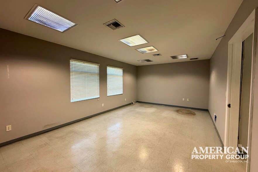 More Photos Of 6055 Porter Way, Sarasota Warehouse For Lease