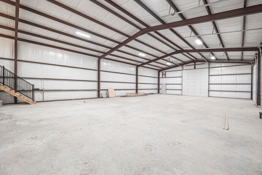 More Photos Of 14010 W Silver Fox Trl, Odessa Warehouse For Sale